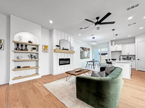 2417  Merlin Street , Dallas Texas 75215