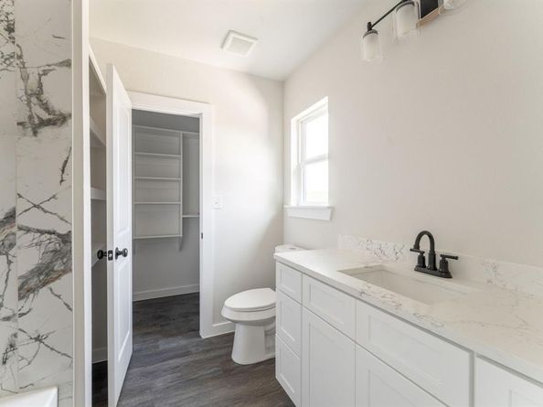 2927  Angle Avenue , Fort Worth Texas 76106