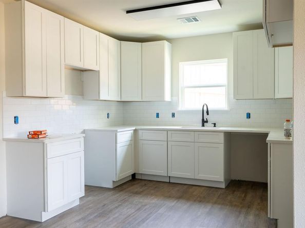 2927  Angle Avenue , Fort Worth Texas 76106