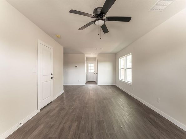 2927  Angle Avenue , Fort Worth Texas 76106