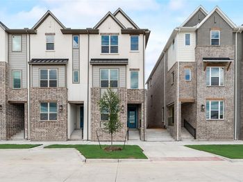 921  Heights Way 