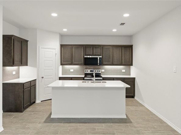 1617  Meadow Crest Drive , Aubrey Texas 76227
