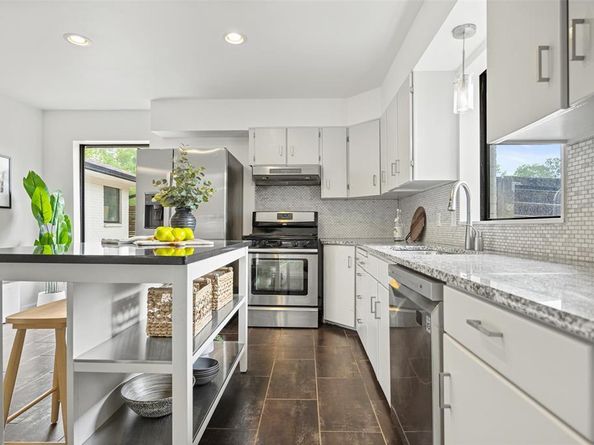 2422  Loving Avenue , Dallas Texas 75214