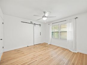 2422  Loving Avenue , Dallas Texas 75214