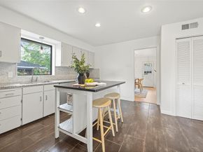 2422  Loving Avenue , Dallas Texas 75214