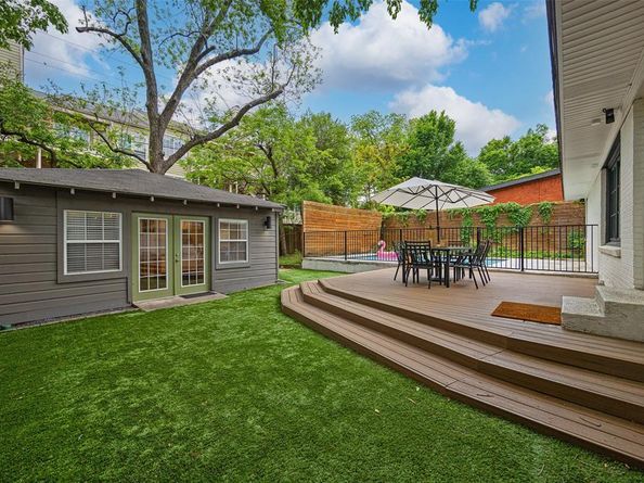 2422  Loving Avenue , Dallas Texas 75214