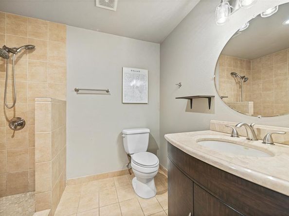 2422  Loving Avenue , Dallas Texas 75214