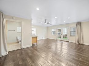 2422  Loving Avenue , Dallas Texas 75214