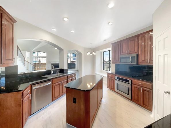 8504  Balta Court , Irving Texas 75063