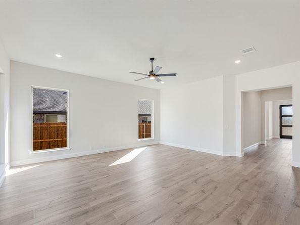 113  Whistling Duck Drive , Balch Springs Texas 75181
