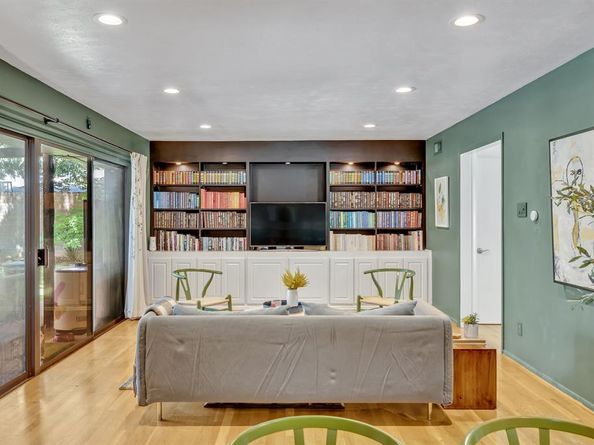 9907  Woodgrove Drive , Dallas Texas 75218