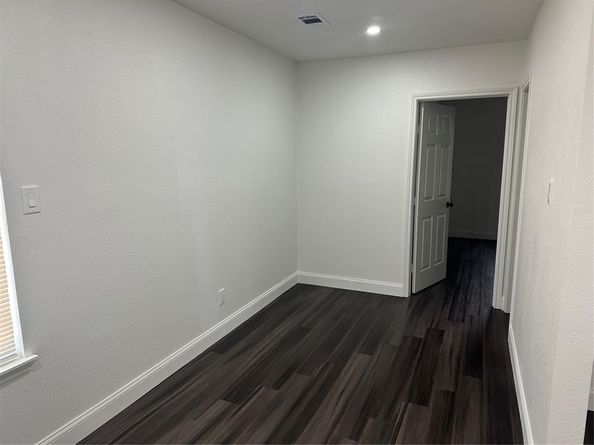 8335  Nisqually  , Dallas Texas 75217