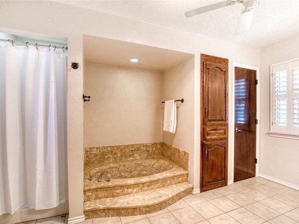 320  Blue Quail Court , Bedford Texas 76021