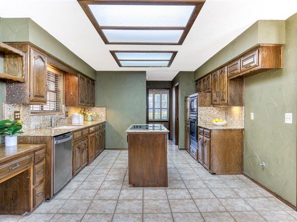 320  Blue Quail Court , Bedford Texas 76021