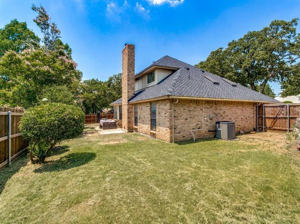 320  Blue Quail Court , Bedford Texas 76021