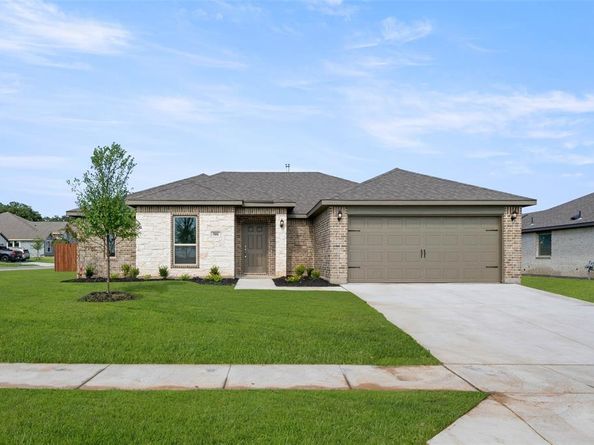 501  Pebble  , Azle Texas 76020