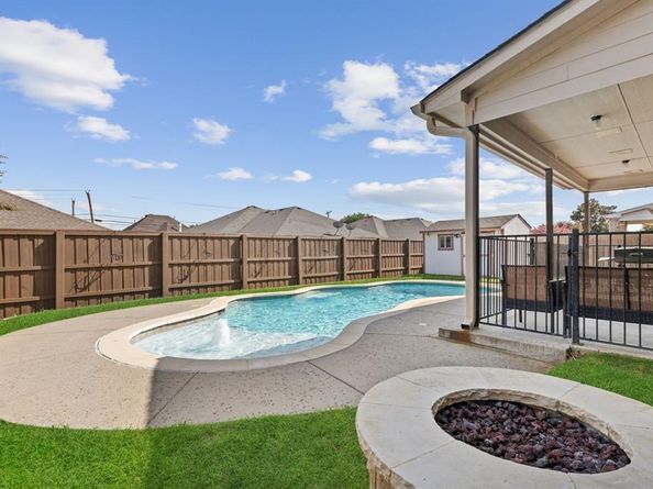 2112  Bentley Drive , Mansfield Texas 76063