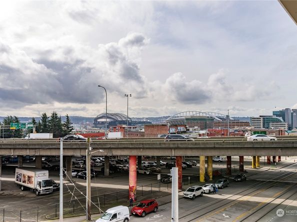 321 10th Avenue S 616, Seattle WA 98104