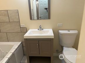 5794 Roosevelt Way NE, Seattle WA 98105
