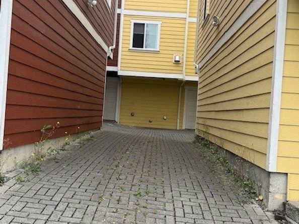 5794 Roosevelt Way NE, Seattle WA 98105