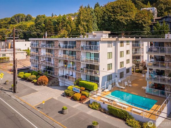 2104 Alki Avenue SW 305, Seattle WA 98116