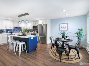 2104 Alki Avenue SW 305, Seattle WA 98116