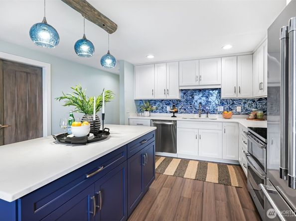 2104 Alki Avenue SW 305, Seattle WA 98116