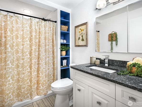 2104 Alki Avenue SW 305, Seattle WA 98116