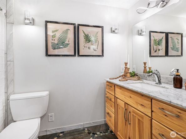 2104 Alki Avenue SW 305, Seattle WA 98116