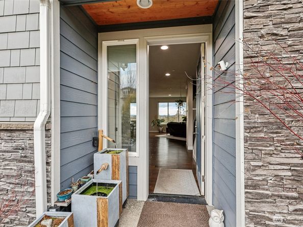 6012 37th Place NE, Marysville WA 98270