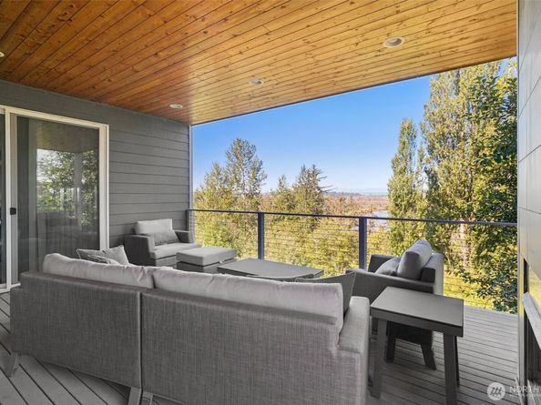 6012 37th Place NE, Marysville WA 98270