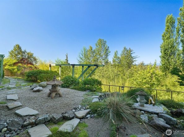6012 37th Place NE, Marysville WA 98270