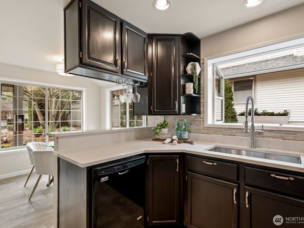 10244 NE 138th Place B1, Kirkland WA 98034
