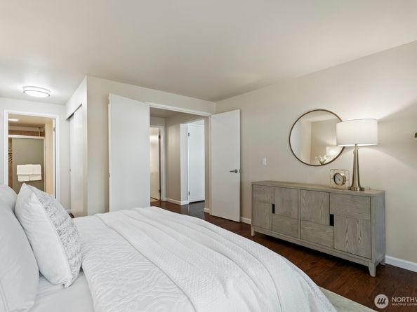 10244 NE 138th Place B1, Kirkland WA 98034