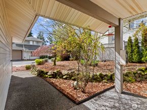 10244 NE 138th Place B1, Kirkland WA 98034