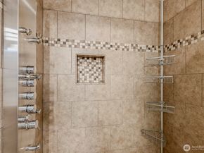10244 NE 138th Place B1, Kirkland WA 98034