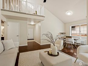 10244 NE 138th Place B1, Kirkland WA 98034