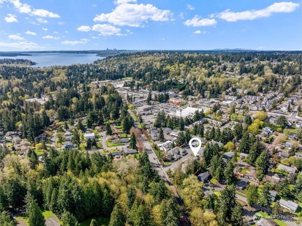 10244 NE 138th Place B1, Kirkland WA 98034