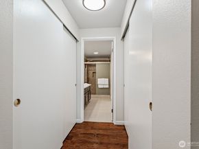 10244 NE 138th Place B1, Kirkland WA 98034