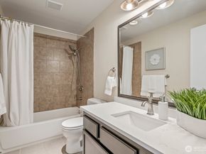 10244 NE 138th Place B1, Kirkland WA 98034