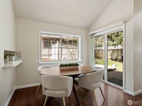 10244 NE 138th Place B1, Kirkland WA 98034