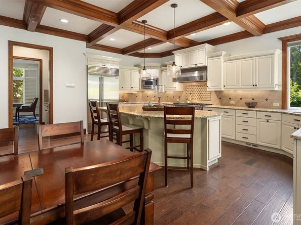 20920 SE 8th Place, Sammamish WA 98075