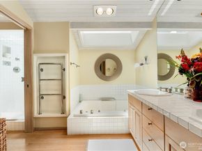8428 N Mercer Way, Mercer Island WA 98040