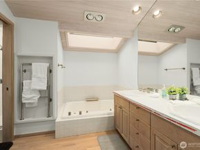 8428 N Mercer Way, Mercer Island WA 98040