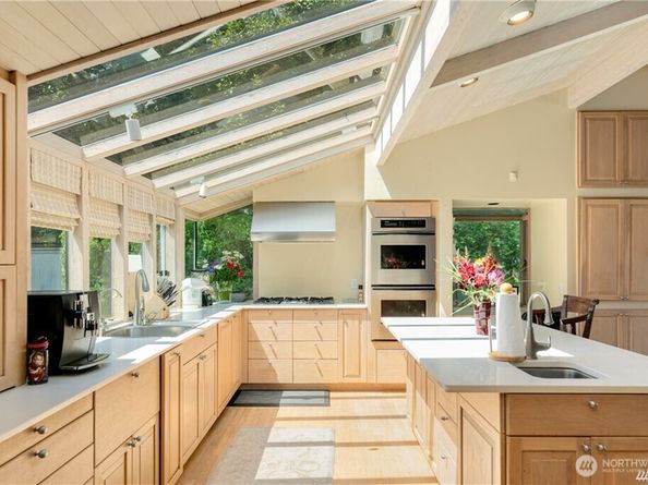 8428 N Mercer Way, Mercer Island WA 98040