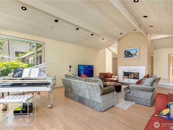 8428 N Mercer Way, Mercer Island WA 98040