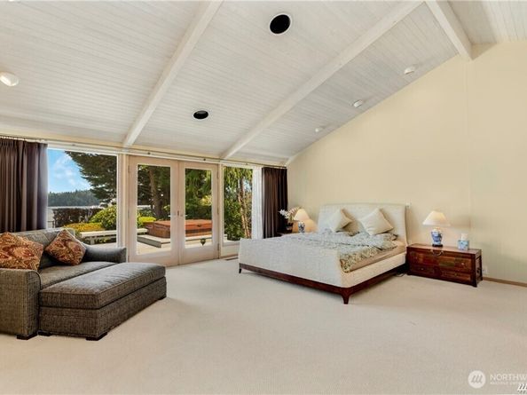 8428 N Mercer Way, Mercer Island WA 98040