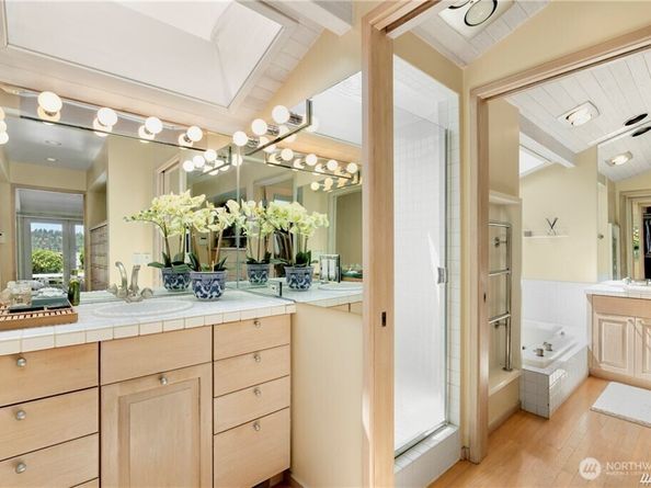 8428 N Mercer Way, Mercer Island WA 98040