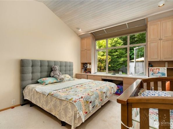 8428 N Mercer Way, Mercer Island WA 98040