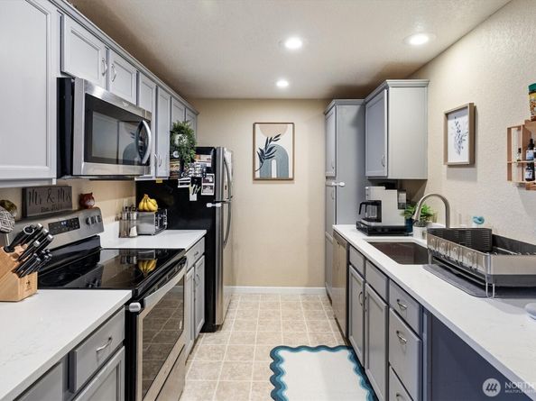 9917 Holly Drive B307, Everett WA 98204
